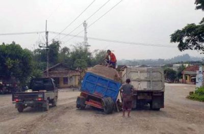 Ketua DPRD Lebak Desak Dinas Perhubungan Tindak Tegas Truk Angkutan Pasir Basah