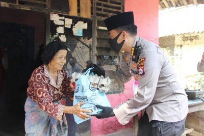 Panen Ikan 1 Ton Hasil Budidaya Sendiri, Polda Banten Bagikan Ke Warga Terdampak Covid-19