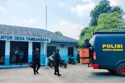 Tim Gegana Polda Banten Amankan Granat Yang Ditemukan Petani Di Irigasi