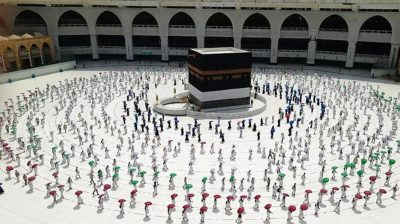 1000 Jamaah Haji di Tengah Pandemi, Prosesi Tawaf Qudum dengan Physical Distancing.