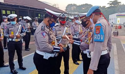 Kasat Lantas Polres Cilegon Cek Kelengkapan Personel Jelang Ops Patuh Kalimaya 2020
