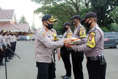 Polres Serang Kota , Salurkan Bantuan Sosial Peduli Dampak Covid-19