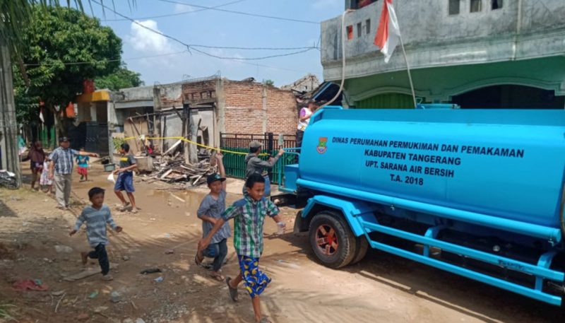 Dinas Perkim Kirim Air Bersih Untuk Korban Kebakaran Perum Sudirman Tigaraksa