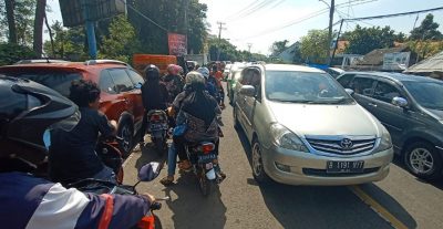 Jalur Pantai Anter Padat, Polantas Berlakukan Satu Arah di Jalur Menuju Wilayah Wisata