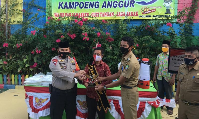 Kampoeng Anggur Binaan Polsek Jatiuwung Terima Ikon Pancasila