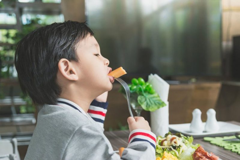 6 Makanan untuk Meningkatkan Kesehatan Mata Pada Anak