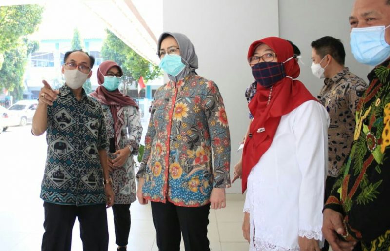 Resmikan Puskesmas Cireundeu: Airin, Insya Allah Manfaat