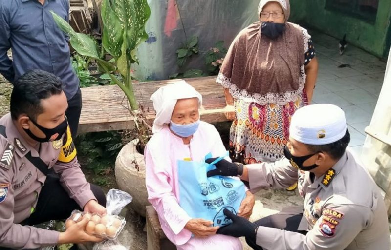 Jum’at Barokah Polda Banten, Bagikan Sembako Kepada Masyarakat Desa Beberan