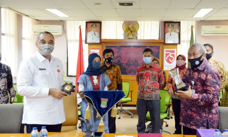 Bupati Zaki Jadi Narasumber Webinar FGD Pengabdian Masyarakat