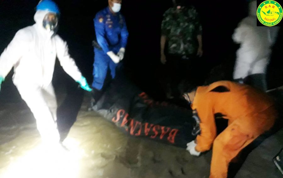 Empat Hari Hilang Diterjang Ombak, Nelayan Asal Cikeusik Ditemukan di Pesisir Pantai Bagedur