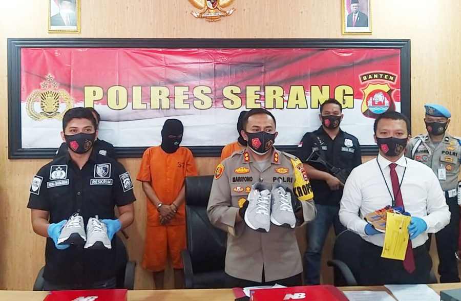 Polres Serang Berhasil Mengamankan Dua Pelaku Penggelapan Sepatu Merk NB