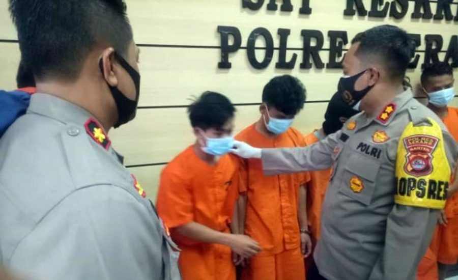 7 Pemuda Mabuk Perkosa 2 Gadis Secara Bergantian di Kebun