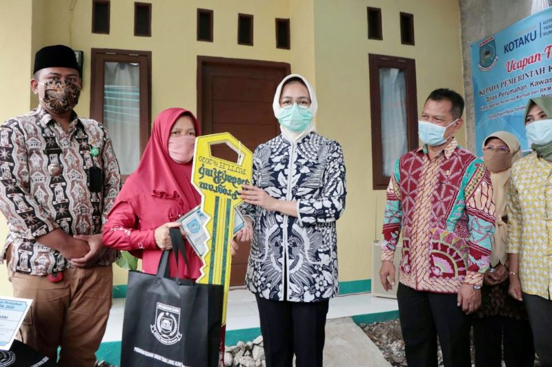 Airin Resmikan Bedah Rumah Umum di Cempaka Putih