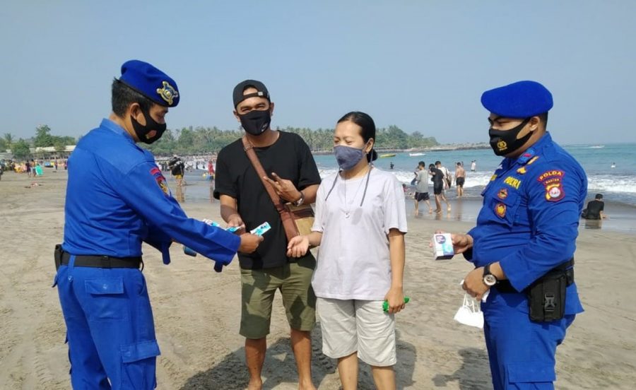 Dirpolairud Polda Banten Lakukan Patroli Dialogis di Pantai Wisata Anyer