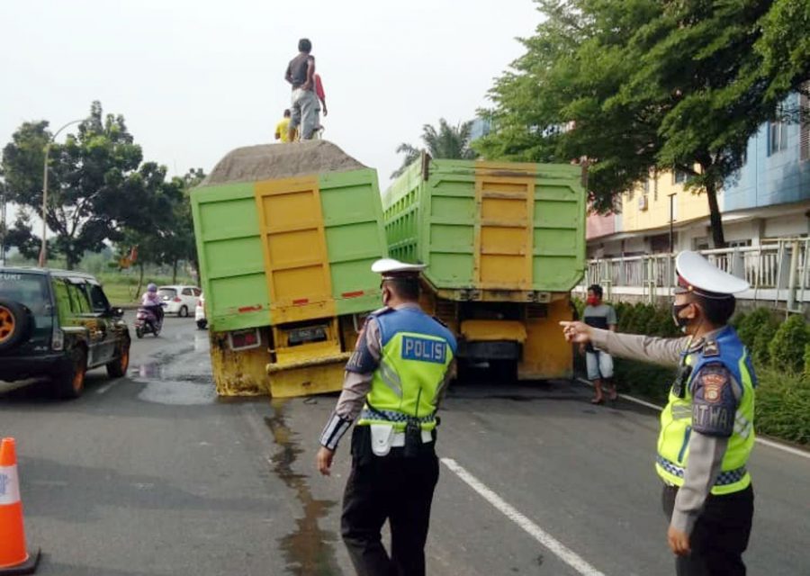 Tronton Mogok: Jalan Raya Serpong Macet, Polisi Himbau Pengemudi Truck Patuhi Perwal