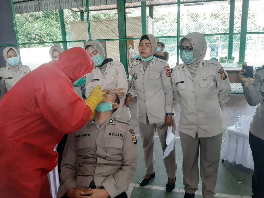 Kabiddokes Polda Banten Pimpin Pelatihan Pengambilan Rapid Swab Anti Gen Covid-19