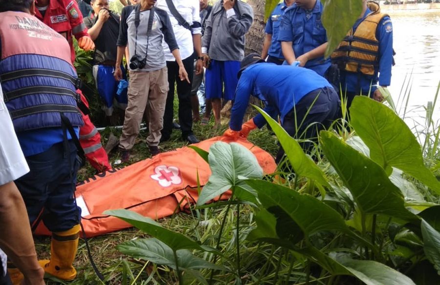 Warga Dihebohkan Penemuan Sosok Mayat Ngambang di Kolam Ikan