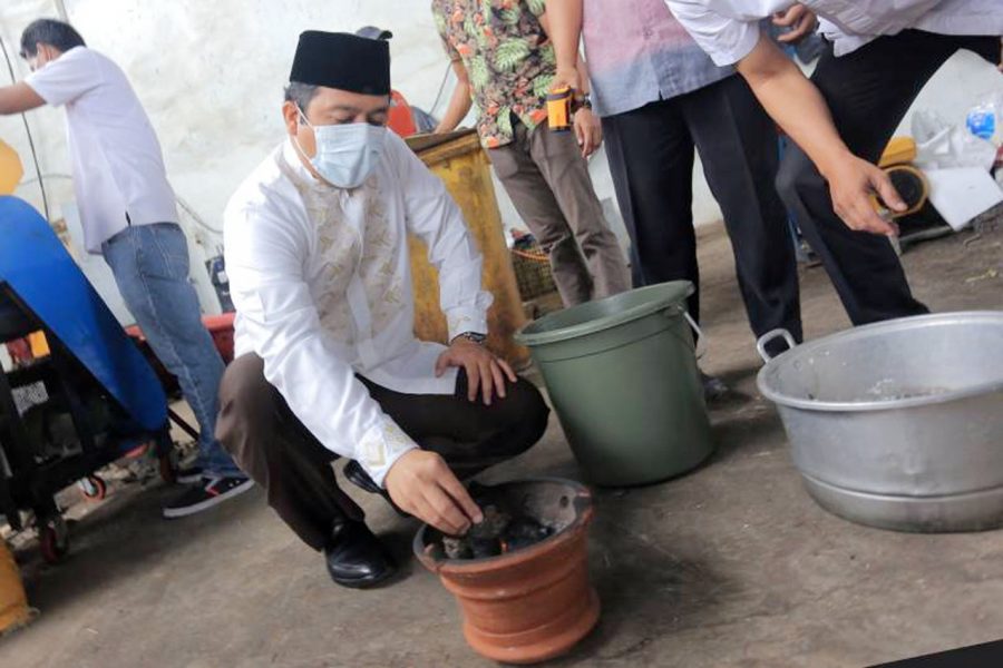 Pemkot Tangerang Uji Coba Daur Ulang Sampah Jadi Briket