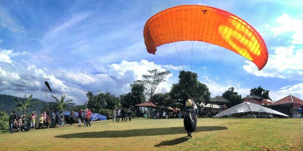 Jelajah Bukit Gantole Puncak, Panorama Sunset Instagenic di Bogor