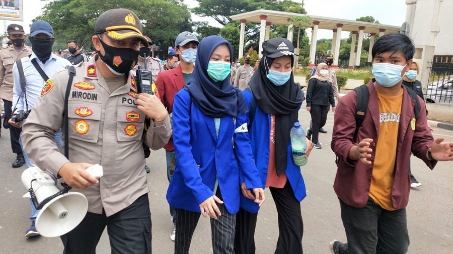 Polda Banten Lakukan Pengamanan Humanis: Aksi Mahasiswa di DPRD Berjalan Tertib