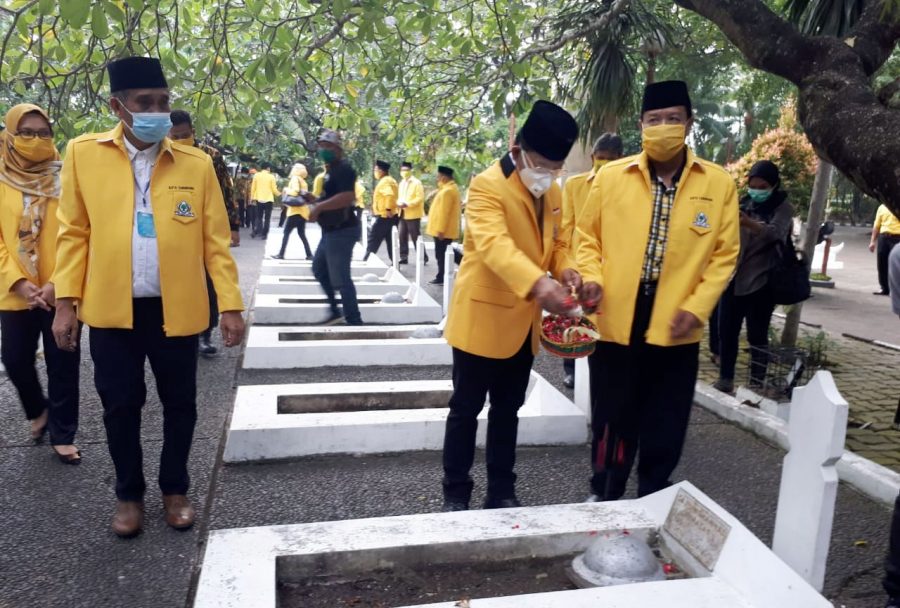 Peringati HUT Golkar Ke-56, Sachrudin Bersama Para Kader Ziarah ke TMP Taruna