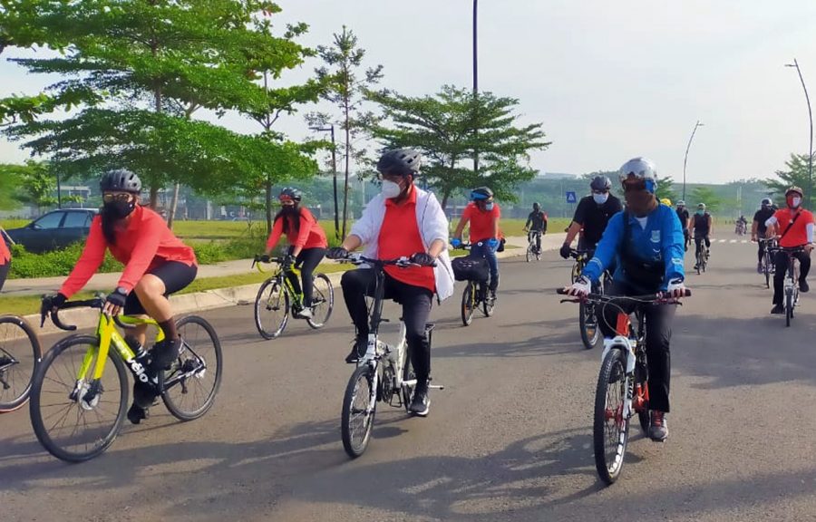 Menhub Bersepeda di BSD City Bersama Walikota Airin dan Bupati Zaki