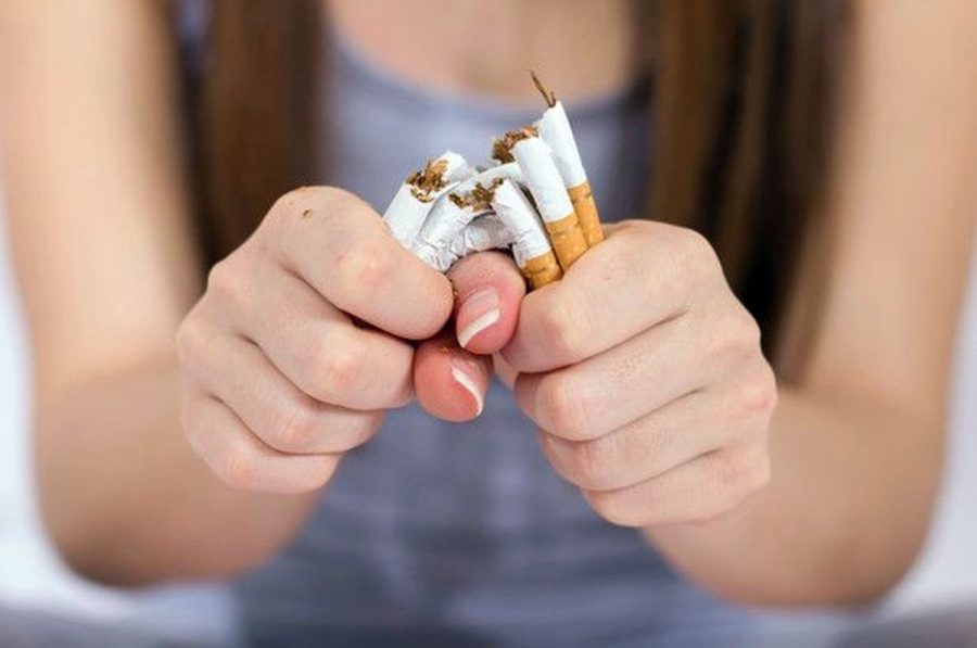 Sederet Bahaya Kesehatan yang Mengintai Wanita Perokok