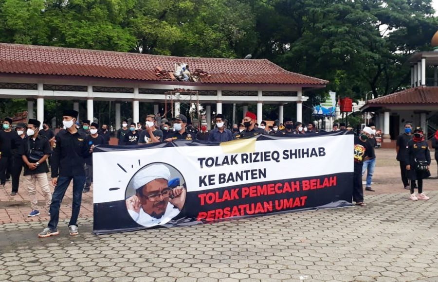 Massa Ormas Banser dan Lapbas Gelar Aksi Tolak Habib Rizieq Datang ke Banten