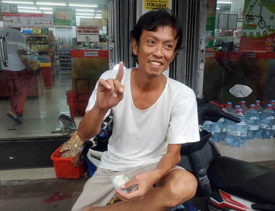 Sulit Mendapatkan Pekerjaan, Nurdiansyah Pilih Jadi Juru Parkir Dalam Mengais Rejeki