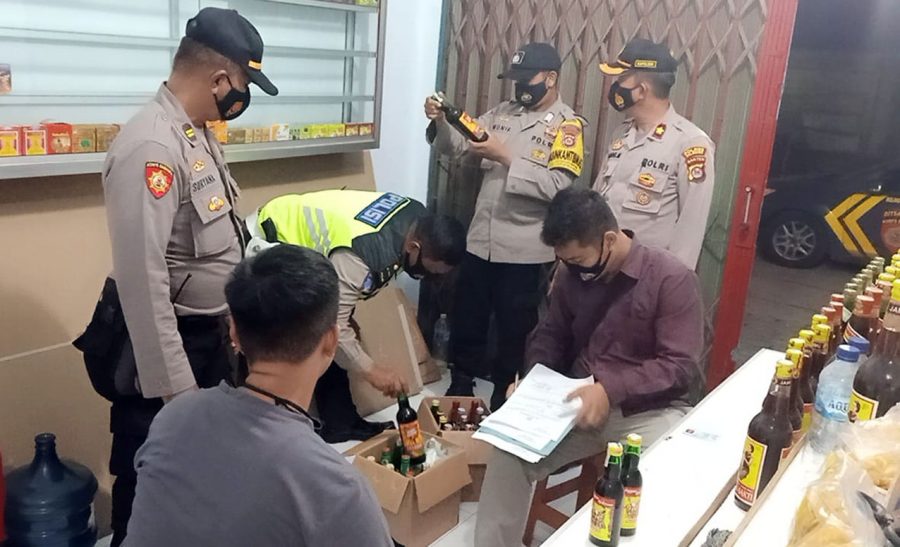 Polsek Cilegon Gelar Razia Pekat, Amankan 182 Miras di Dua Tempat