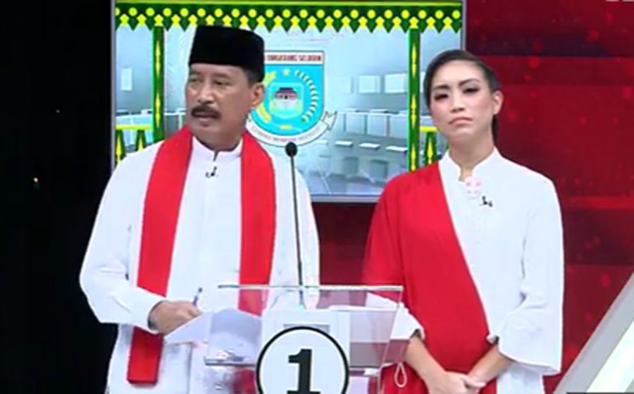 Debat Pilkada, Muhamad Janji Bangun Lapangan Bola Bertaraf Nasional di Tiap Kelurahan