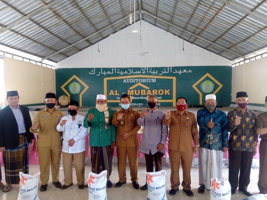 Pemkot Serang Berikan Bantuan Beras ke Pondok Pesantren