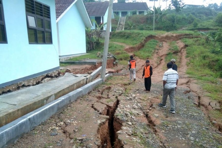 Terkena Longsor, Gedung SMAN 3 Cibeber Lebak Mengalami Rusak Berat