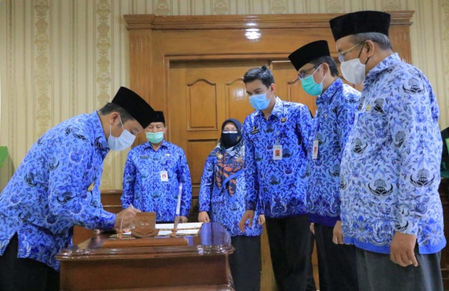Wali Kota Arief Menunjuk Sugiharto Achmad Bagdja Sebagai Komisaris PT.TNG
