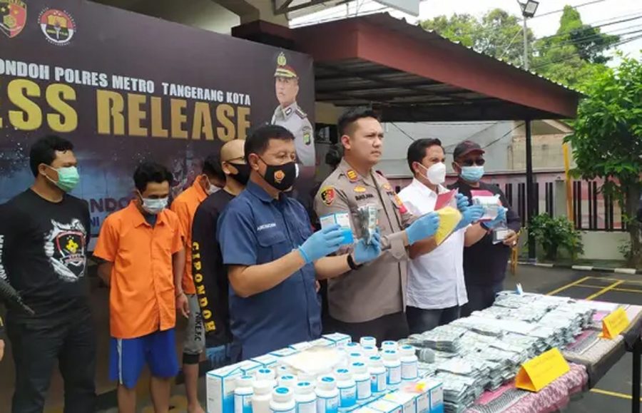 Polsek Cipondoh Grebek Gudang Penyimpanan Excimer, Stok Party Malam Tahun Baru