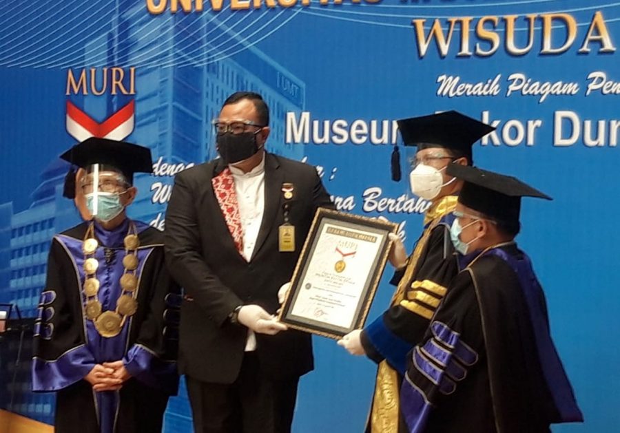 Wisuda Universitas Muhammadiyah Tangerang ke-12 Dapat Rekor MURI