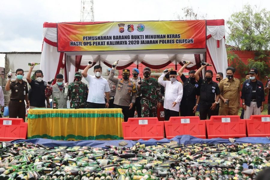 Polres Cilegon Musnahkan 6500 Botol Miras Hasil Operasi Cipta Kondisi Nataru