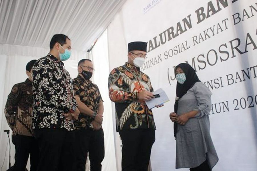 Wagub Banten Hadiri Pembagian Jamsosratu 2020 Secara Simbolis Kepada KPM di Kota Tangsel