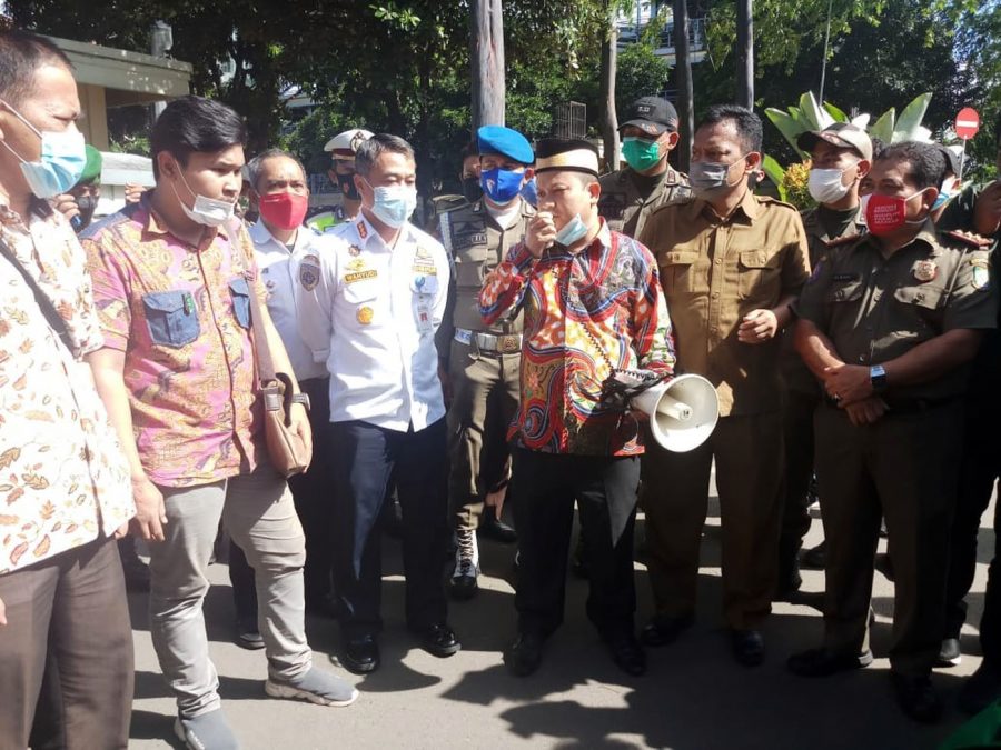 Wakil Ketua DPRD Temui HMI Saat Melakukan Aksi di Depan Gedung Pemkot Tangerang