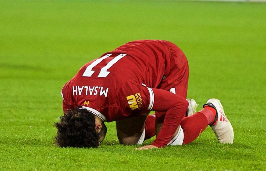 Winger Liverpool Mohamed Salah selalu Sujud Syukur usai Cetak Gol dan Jadi Panutan