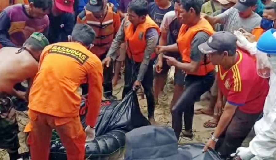 Nelayan Temukan Tubuh Wisatawan yang Hilang Terseret Ombak di Pantai Cibobos Lebak