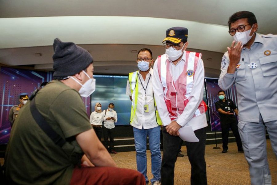 Menhub Budi Karya Temui Keluarga Korban Sriwijaya Air SJ 182 di Bandara Soetta