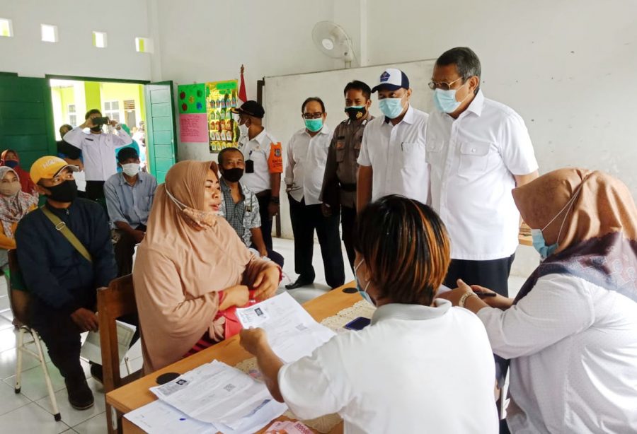Wakil Walikota Tangsel Salurkan Bantuan Sosial Tunai dari Kemensos