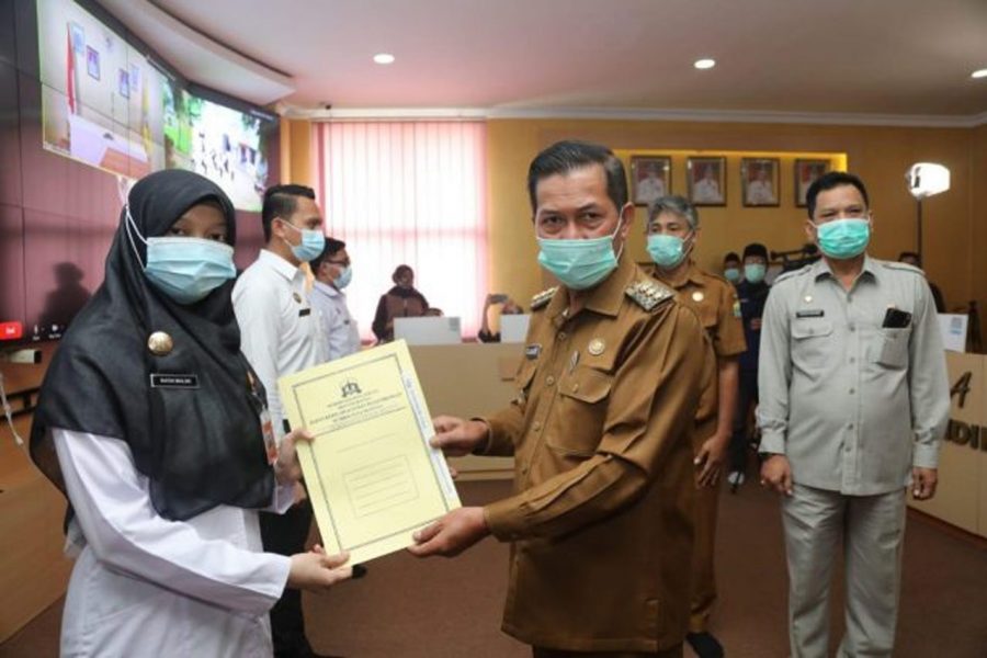 Walikota Serang Serahkan 212 SK CPNS Formasi 2019