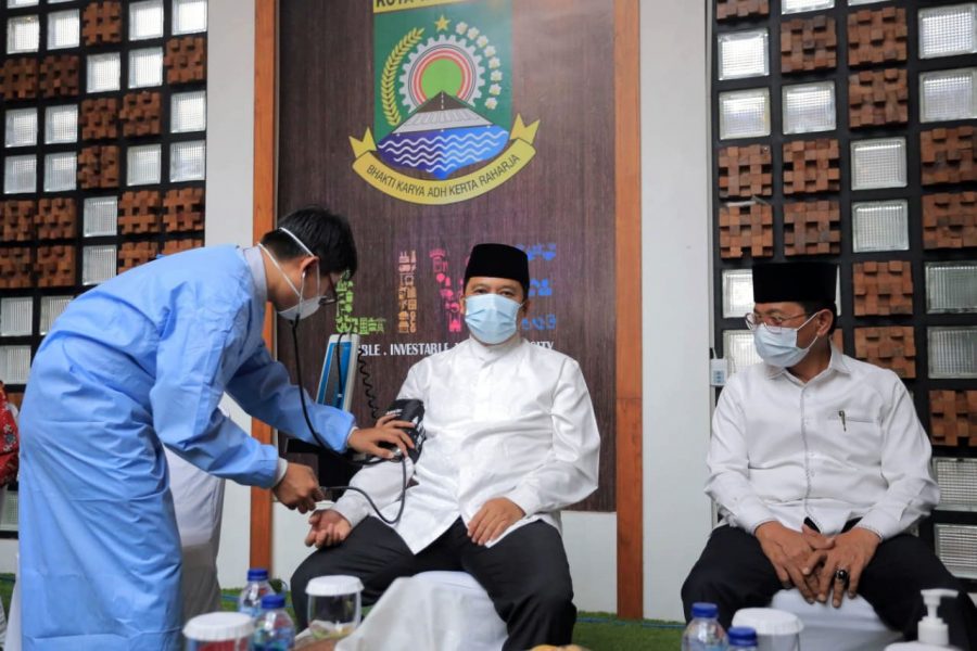 Wali Kota Tangerang Lakukan Vaksinasi Covid-19 Tahap Kedua