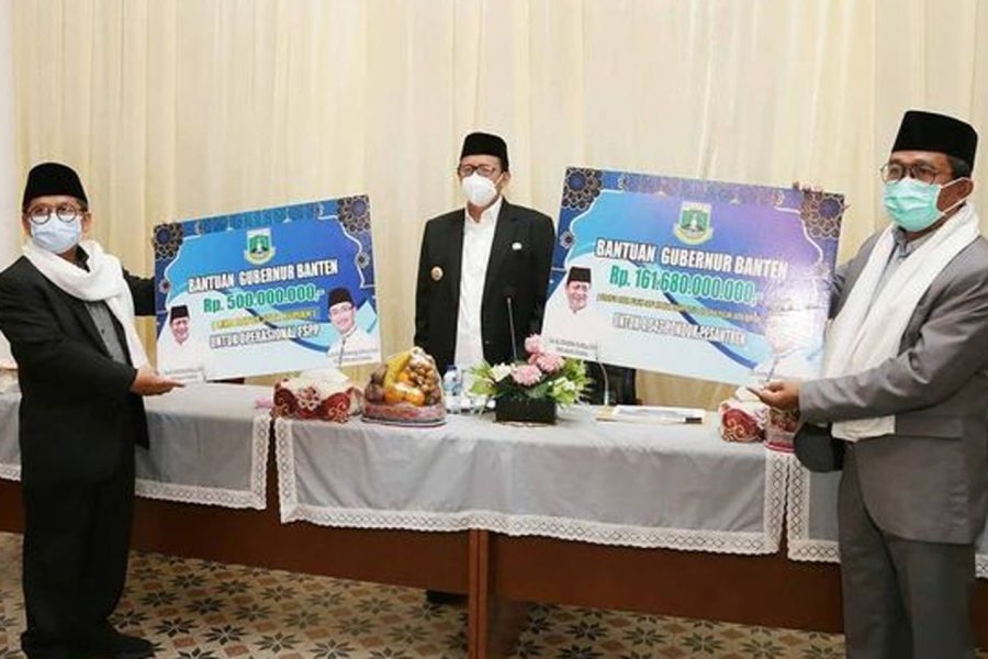 Wahidin Halim Serahkan Bantuan untuk 4.042  Pondok Pesantren Sebesar Rp161 Miliar