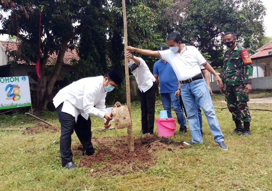Sambut HUT Kota Tangerang Ke-28, Disbudpar Tanam 2.800 Pohon di 13 Kecamatan