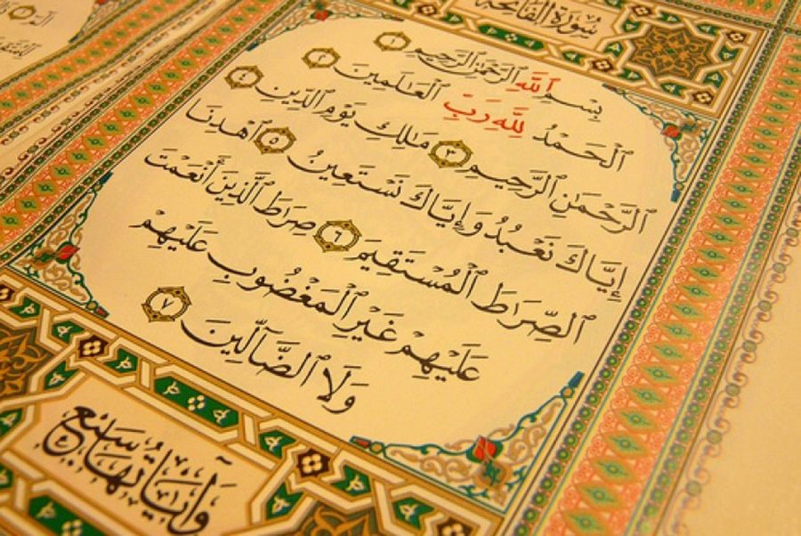 Nama lain Surat Al-Fatihah adalah Ummul Qur’an dan Diturunkan di Mekkah