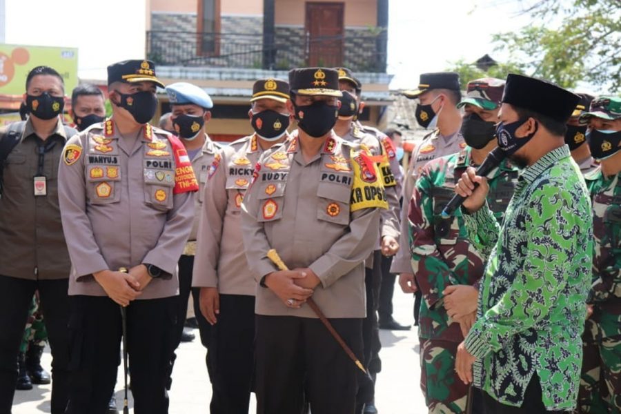 Pengecekan Posko PPKM Mikro, Kapolda Banten Berikan Bantuan Alat Tes Swab Antigen