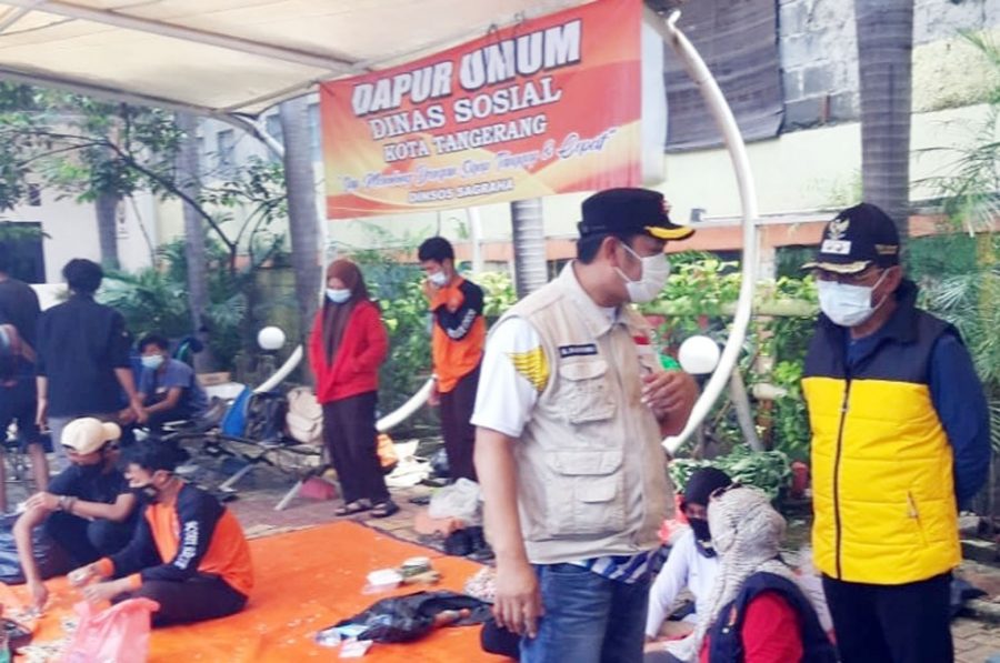 Beri Bantuan, Satgas DPD Golkar Kota Tangerang Peduli Warga Korban Banjir